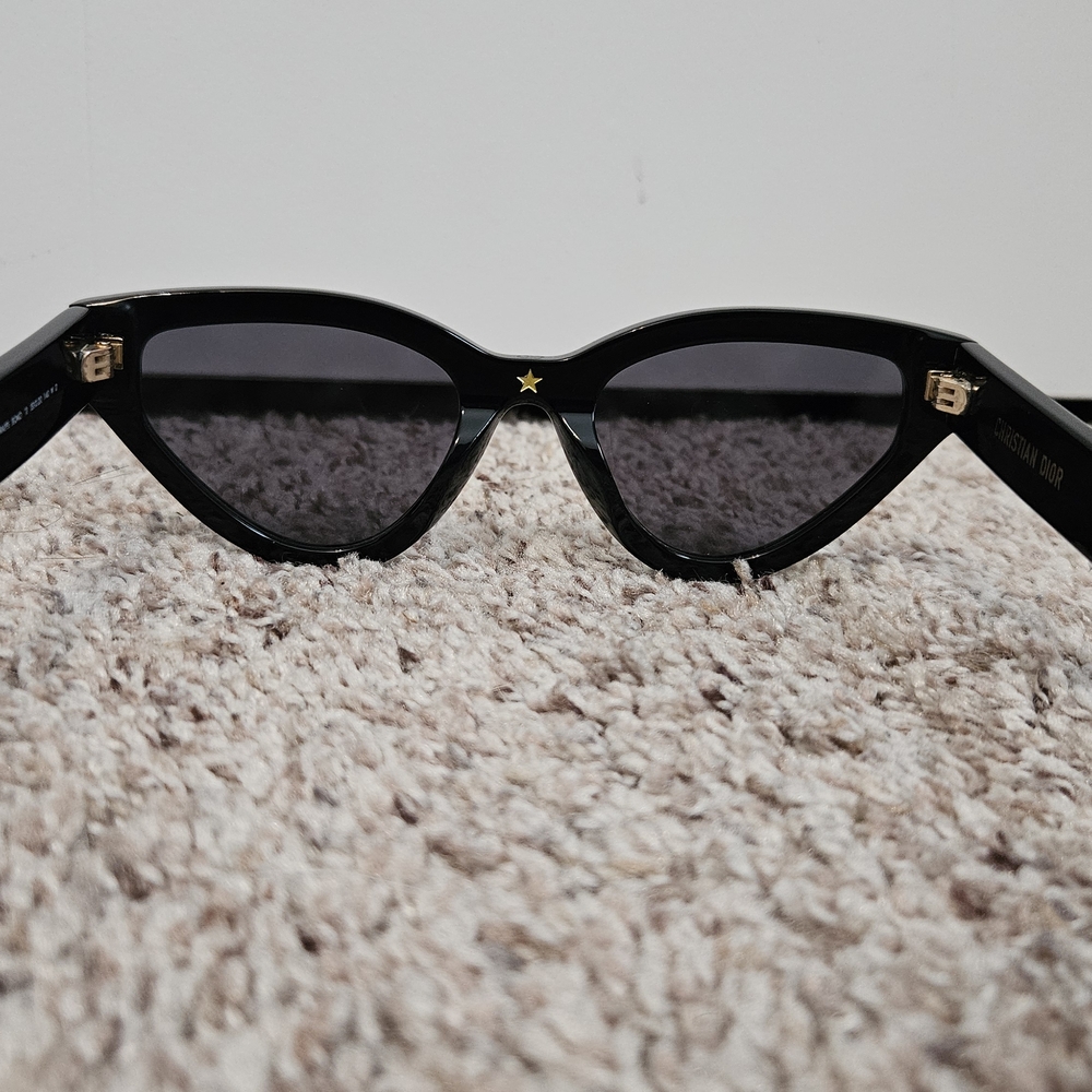 Dior Signature B2U Sunglasses - Picture 3 of 10